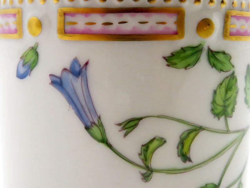 ロイヤルコペンハーゲンのフローラダニカのカップ、花の部分